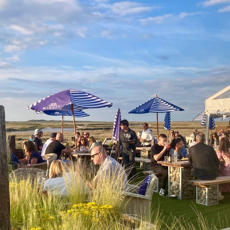 E A T Dine with the most amazing views, Marshside, @WhiteHorseBranc and save 10% OFF your food bill Monday to Friday with your @EnjoyingNorfolk Card. Eat out, save and enjoy...get your Card - enjoyingnorfolk.co.uk/the-card/ #northnorfolk 📷 The White Horse.