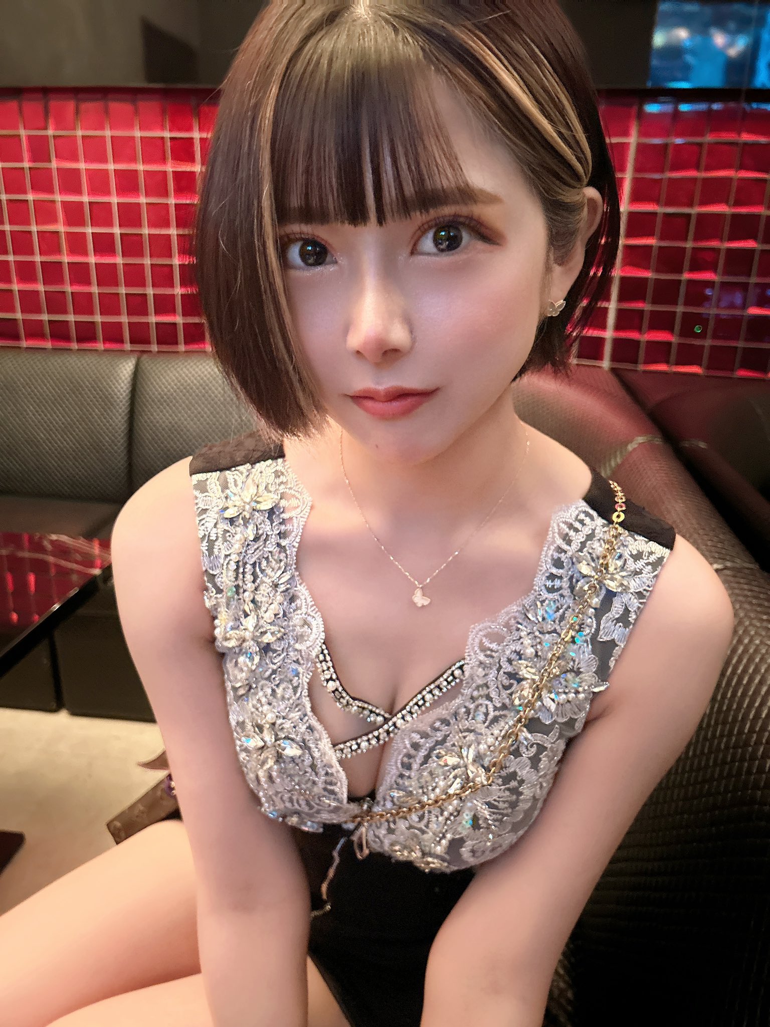 キャバ嬢 エロ  / X