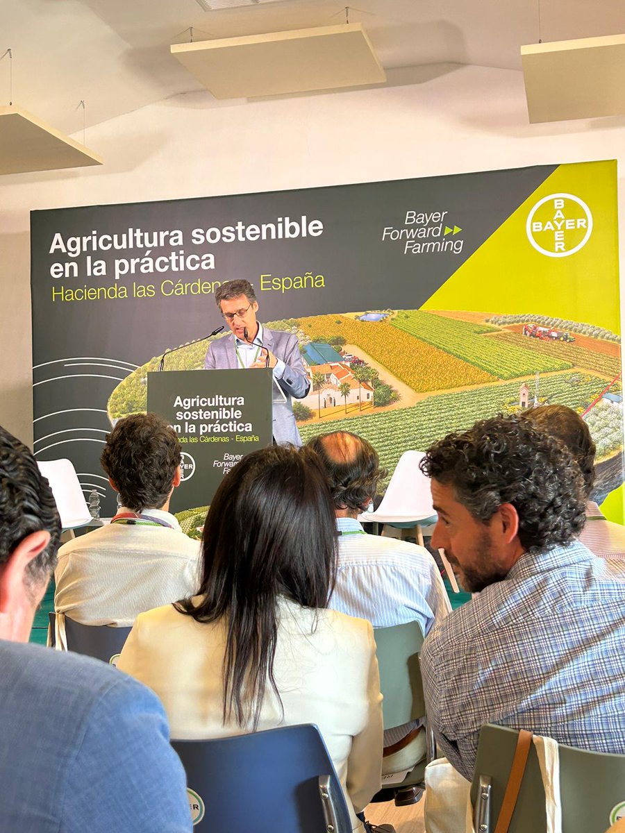 agrnegocios's tweet photo. EN DIRECTO 🔴 @f_miranda_s, secretario general de #Agricultura y Alimentación en el @mapagob, ha sido el encargado de clausurar la jornada #BayerForwardFarming de @Bayer4CropsES 🗣️ "El #regadío es nuestra principal política de inversión a medio, largo y corto plazo." https://t.co/7FrPzJoqXM