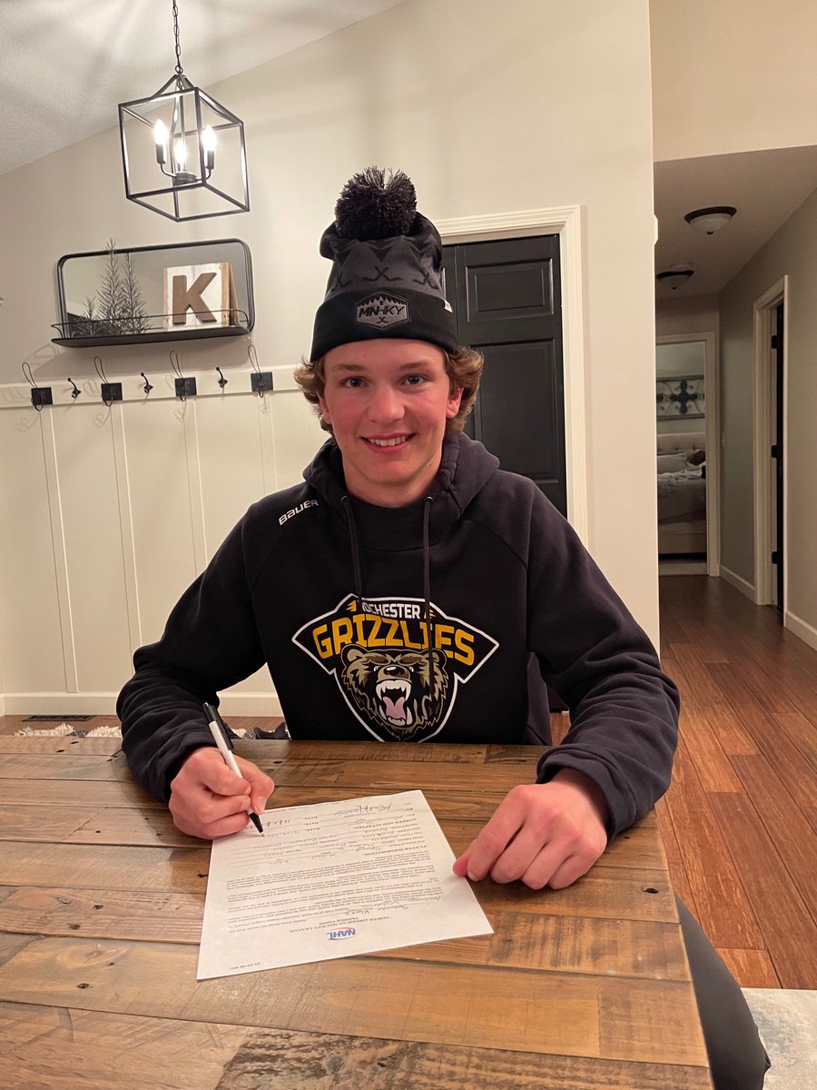 Bowman_Hockey's tweet photo. Congratulations to BH’s Spencer Klotz on his tender with the Anchorage Wolverines of the NAHL. Way to go Spenny! 👏👏 https://t.co/K0KSAzQzmG