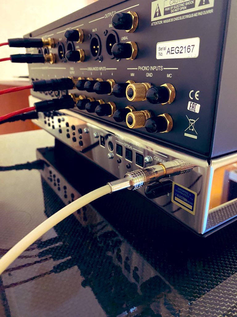 summerglau1210's tweet photo. 初めて同軸デジタルを使用

C52のDAC使うからよりマッキントーンになったかな

同軸デジタル音めちゃいいんや…
解像度半端ない

もっと早く買えばよかった…🥲

プロケーブルさん
相談に乗って頂いてありがとうございます。

BELDEN 1506A

#オーディオ #プロケーブル
#procable #audio #mcintosh https://t.co/iifH4U8SKr