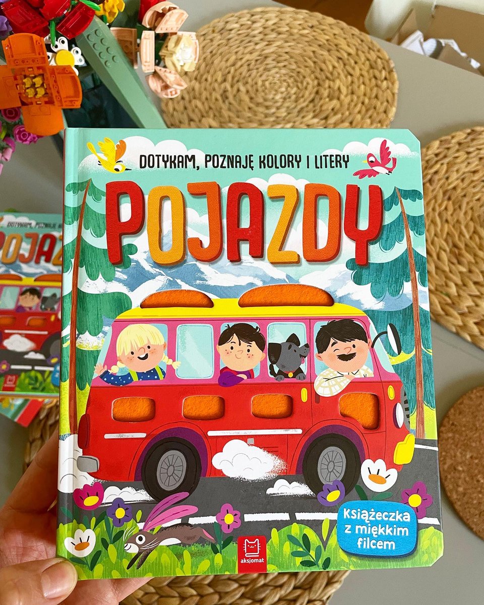 mdetnerillu's tweet photo. New books arrived 💌

#kidlit #kidlitart #childrensbook https://t.co/VpQHeH6v4Q