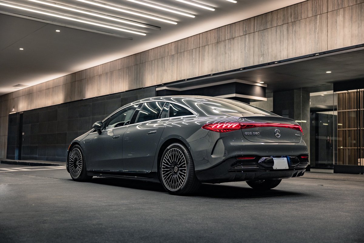 MercedesBenzUSA's tweet image. Introducing the all-new EQS MANUFAKTUR Signature Edition! Limited edition luxury meets innovative design in our four specially curated EQS 580 4MATIC Sedan and AMG EQS Sedan. 

Available at U.S. dealerships in spring 2023.

#EQS #MANUFAKTUR #SignatureEdition #MercedesBenz