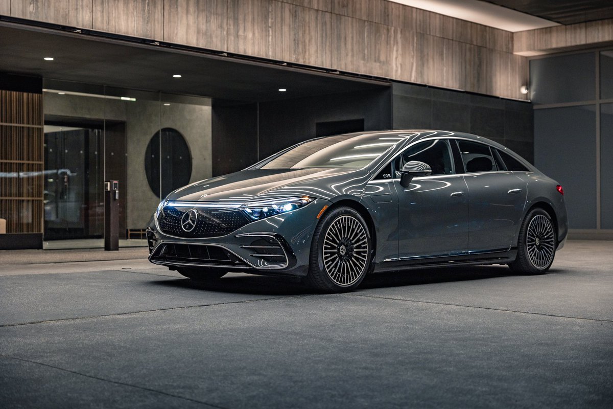 MercedesBenzUSA's tweet image. Introducing the all-new EQS MANUFAKTUR Signature Edition! Limited edition luxury meets innovative design in our four specially curated EQS 580 4MATIC Sedan and AMG EQS Sedan. 

Available at U.S. dealerships in spring 2023.

#EQS #MANUFAKTUR #SignatureEdition #MercedesBenz