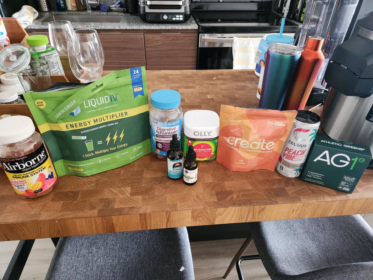 volvoshine's tweet image. My @eMergeAmericas / #MiamiTechMonth survival gear 💁😤
#Miami