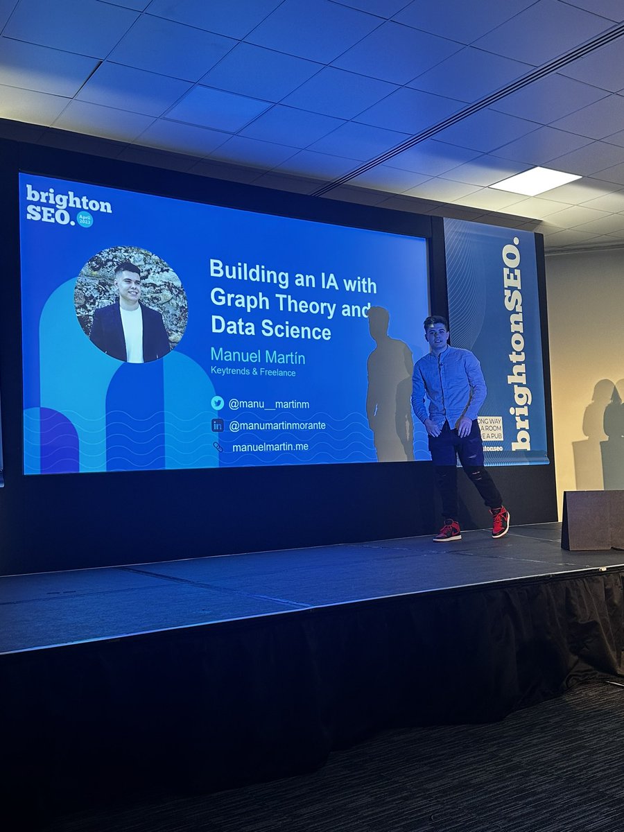seominerva's tweet photo. Cuando los genios hablan, los demás atendemos con los cinco sentidos 🙌🏻@manu__martinm dejando el listón altísimo en #BrightonSEO @keytrends_ai https://t.co/JsTqWbIpPA