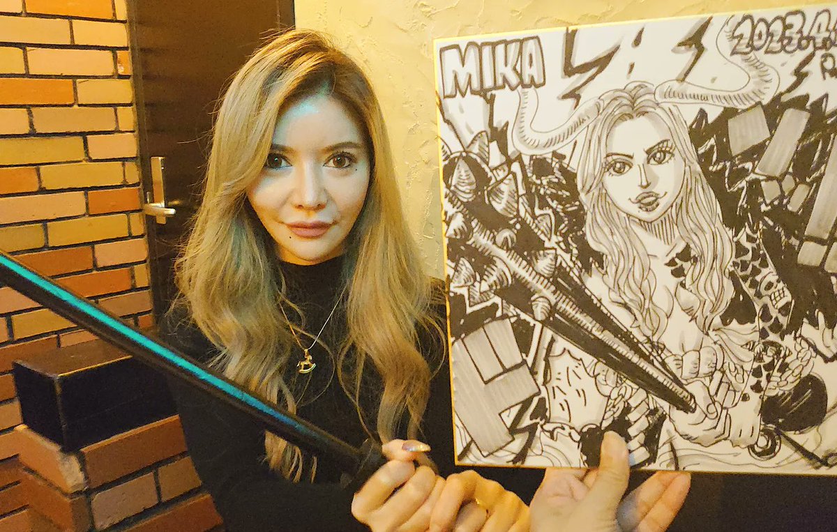 東京新宿カラオケbar GIGIさんでの似顔絵イベントやってきました!個性豊かな男性多めの回でした⭐
街はインバウンドの影響で凄まじい外国観光客でホテルもえげつない値上がりでヒイヒイでした(2.5倍くらいの金額になってます)。

みんなこの世界の主人公 