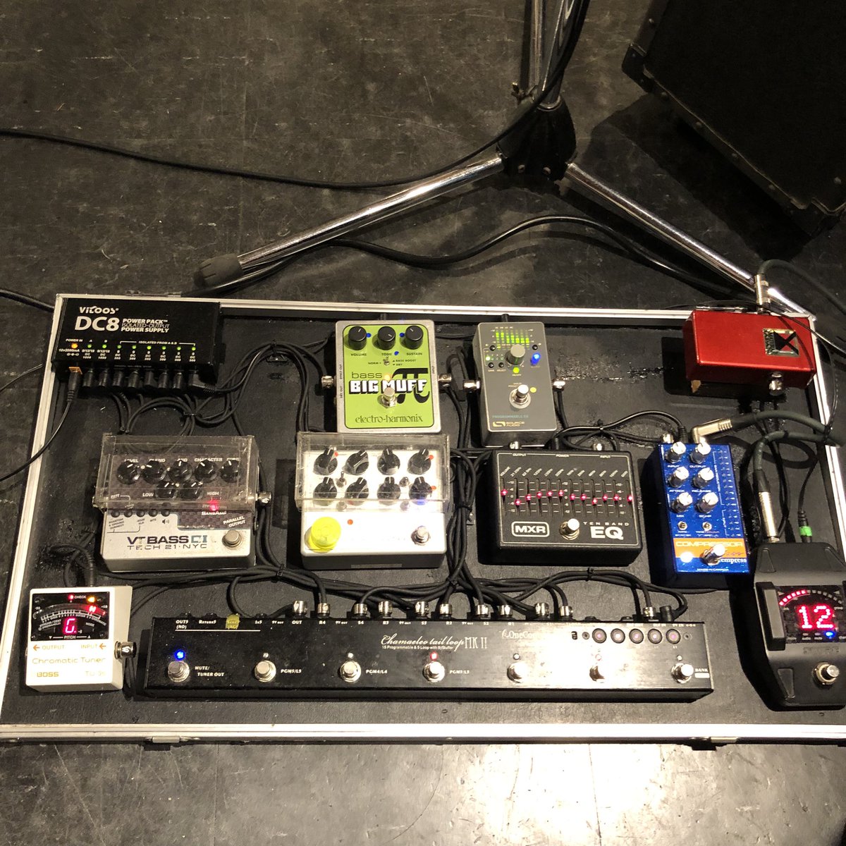 Rhythmic_bass's tweet photo. ちょい前にケイシに手伝ってもらってボード整理、新機材導入しました!!
とても良き😆👍
#empress
#shure
#darkgrass
#mxr
#onecontrol
#boss
#sansamp
#electroharmonics
#sourceaudio
#vitoos
#amateras https://t.co/SB8jXN4jwO