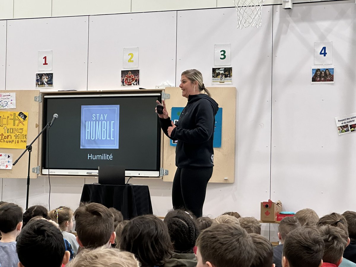 isabernard23's tweet photo. Conférence à notre école avec la merveilleuse et très inspirante @EveDicaire ! Les élèves ont adoré!!! #education #boxe #edqc #eduqc #réussite https://t.co/S5OSgP9zsc
