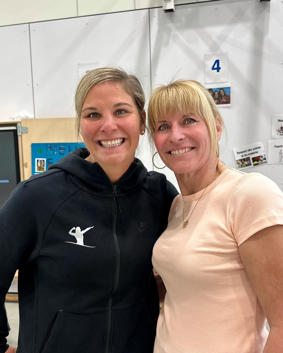 isabernard23's tweet photo. Conférence à notre école avec la merveilleuse et très inspirante @EveDicaire ! Les élèves ont adoré!!! #education #boxe #edqc #eduqc #réussite https://t.co/S5OSgP9zsc