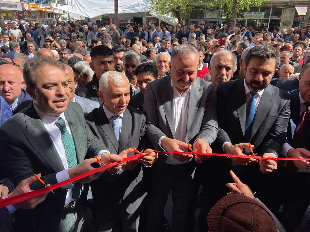 fevzisevgili's tweet photo. Baba ocağı Kurtalan..

İl Başkanımız, Milletvekili adaylarımız, teşkilat mensuplarımız ve kıymetli hemşehrilerimizin katılımlarıyla Kurtalan seçim bürosu açılışını coşkululu bir şekilde gerçekleştirdik.

Baba ocağı memleketime  sonsuz teşekkürlerimi sunarım. https://t.co/fhLNk1zOtl