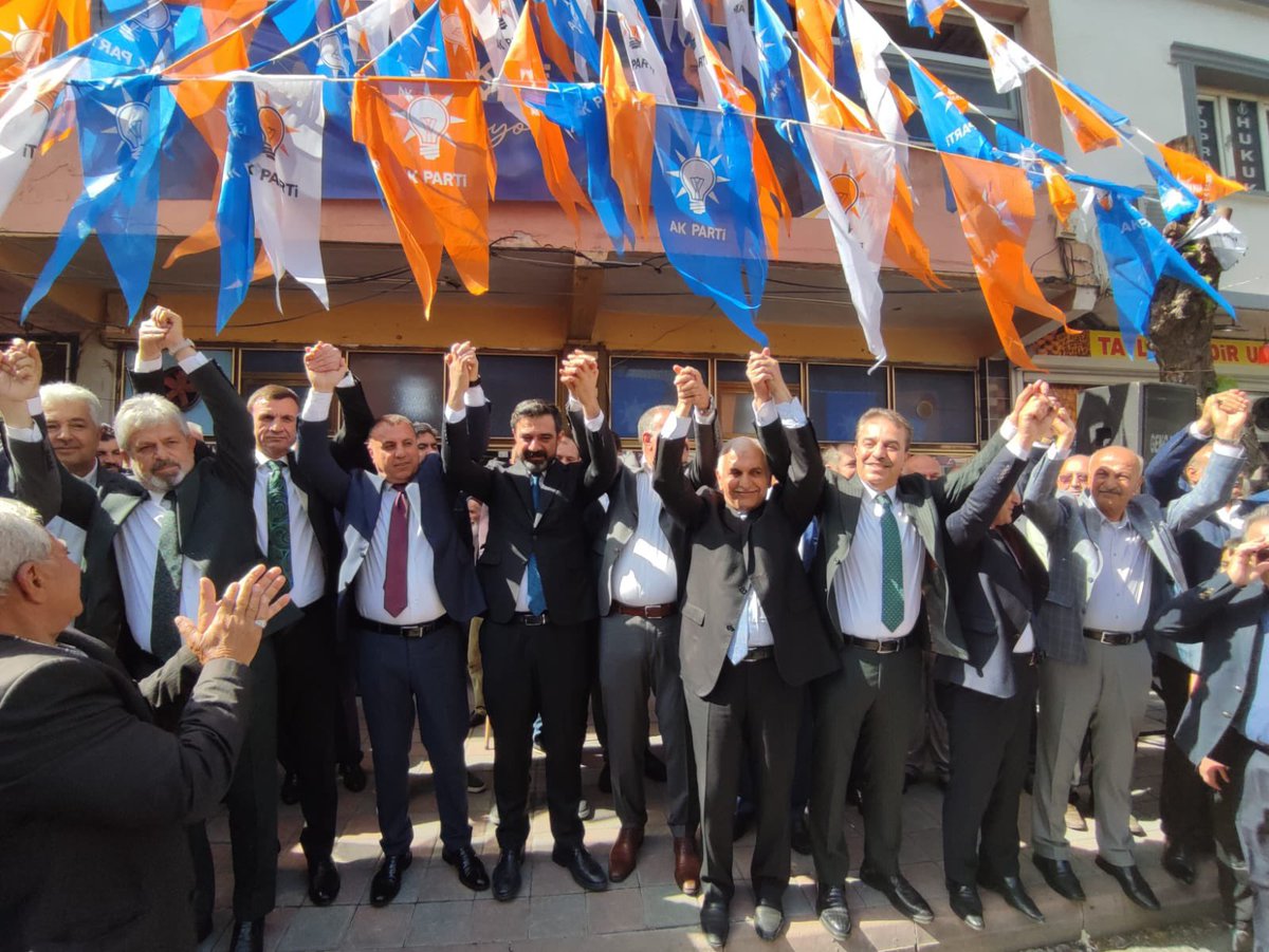 fevzisevgili's tweet photo. Baba ocağı Kurtalan..

İl Başkanımız, Milletvekili adaylarımız, teşkilat mensuplarımız ve kıymetli hemşehrilerimizin katılımlarıyla Kurtalan seçim bürosu açılışını coşkululu bir şekilde gerçekleştirdik.

Baba ocağı memleketime  sonsuz teşekkürlerimi sunarım. https://t.co/fhLNk1zOtl