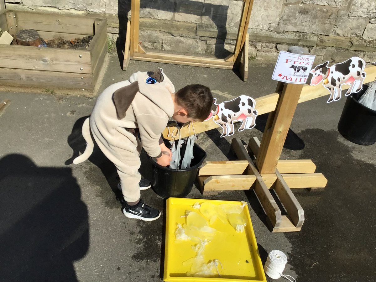 stasaphvp's tweet photo. ๐s have had a great immersion morning for our topic โOn the Farmโ. The farm was in a mess so we had to clean it up, milk the cows, clean the muddy animals, take on roles in the small world and eventually we got to read a good book in the sunshine โ๏ธ @_OLW_ #VPAC #VPEC https://t.co/IVWGdInTfS