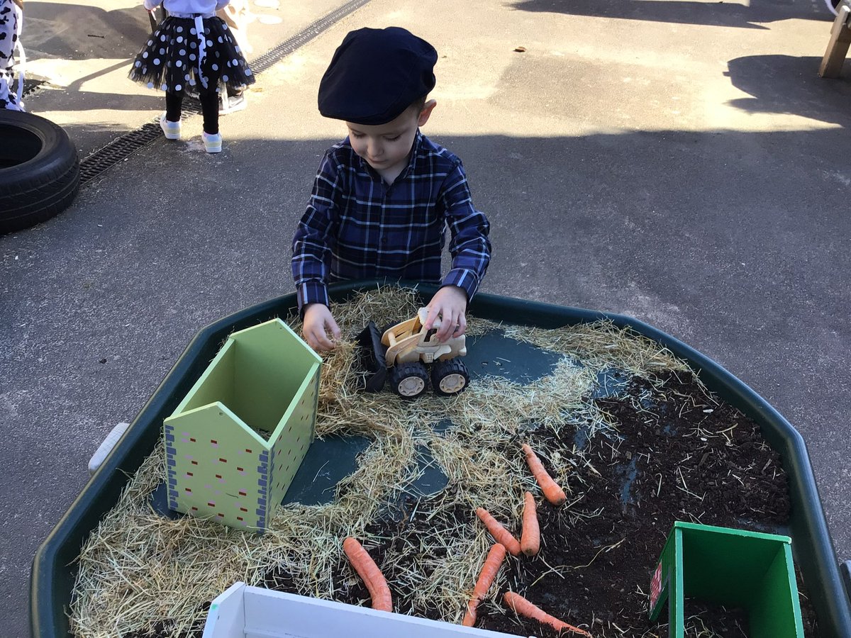 stasaphvp's tweet photo. ๐s have had a great immersion morning for our topic โOn the Farmโ. The farm was in a mess so we had to clean it up, milk the cows, clean the muddy animals, take on roles in the small world and eventually we got to read a good book in the sunshine โ๏ธ @_OLW_ #VPAC #VPEC https://t.co/IVWGdInTfS