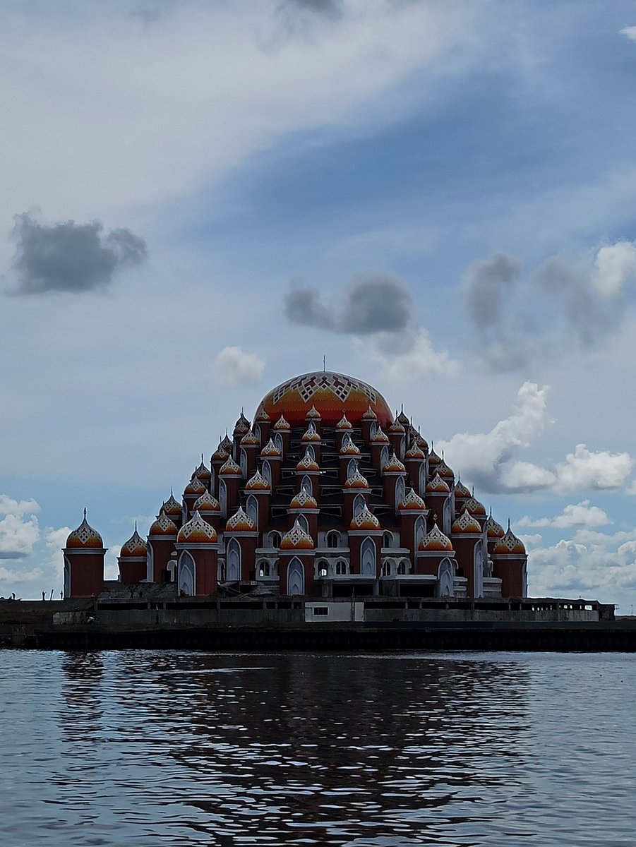holamoncat_en's tweet image. The 99 Dome Mosque (Arabic: مسجد القبة ٩٩) or better known as Asmaulhusna Mosque (Arabic:...
holamon.cat/id/masjid-99-k…

 #travel #Masjid #99 #Kubah #Makassar