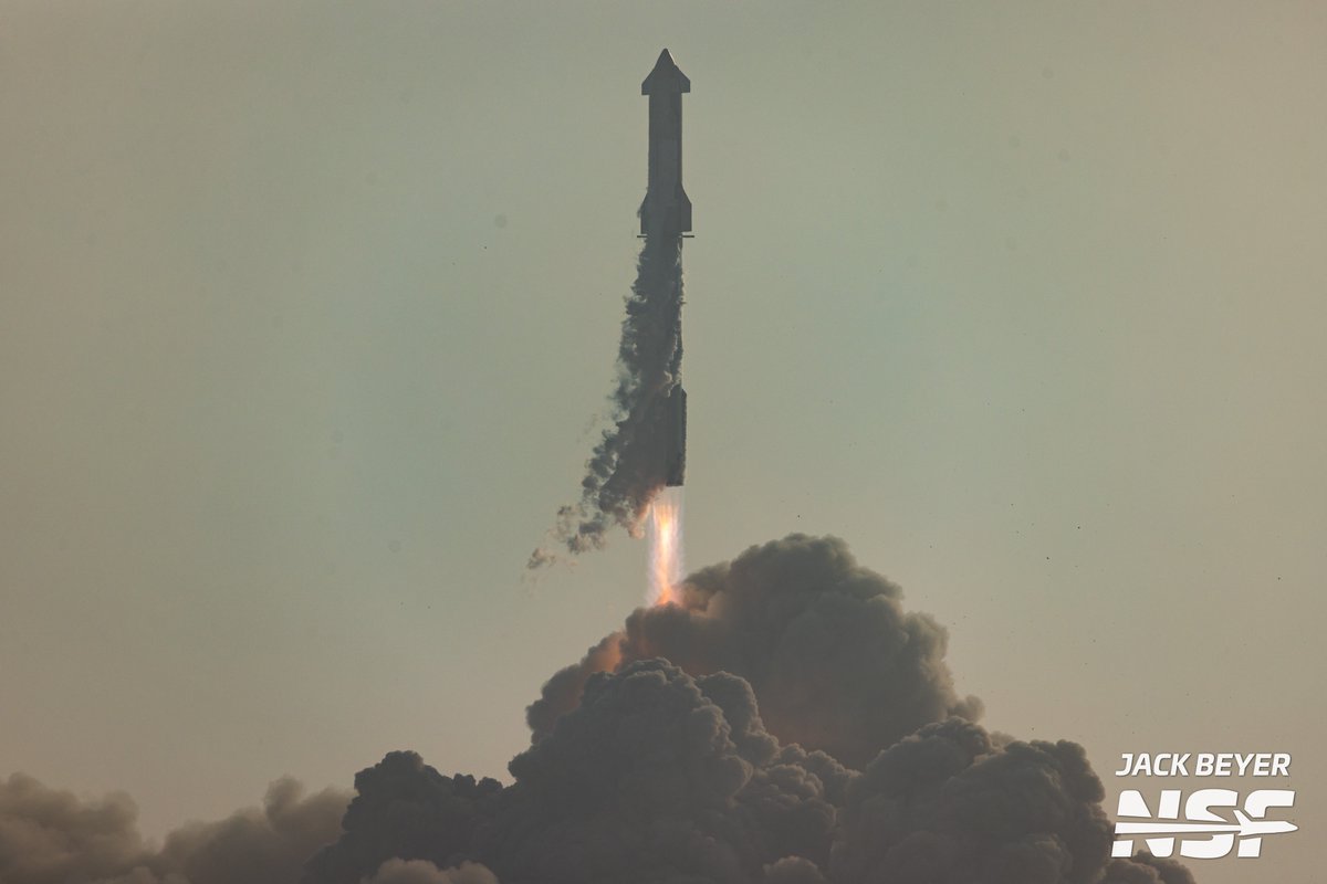 thejackbeyer's tweet photo. Starship first flight. Utterly surreal. @NASASpaceflight https://t.co/eeGziR6mx7