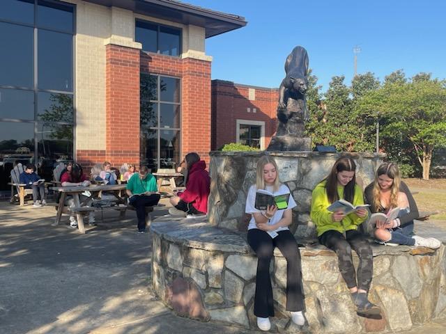 panther_phs's tweet photo. We have a great group of PHS students participating in the SC Read-In virtually!
#KidsWhoReadSucceed #SCReadIn2023 #SCASL #SCStateLibrary #PelionPride https://t.co/Ru4aq3XiDc