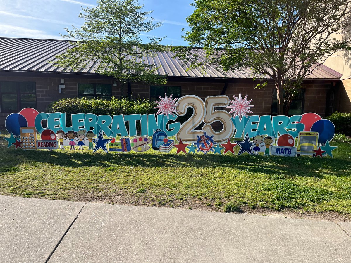 OliveChapelElem's tweet photo. We want to shout-out Sign Gypsies of Apex for making an awesome sign to celebrate our 25th anniversary! @ErinKelleyMay #OCEstrongertogether #25yearsofOCE https://t.co/9KjYSGeIS0
