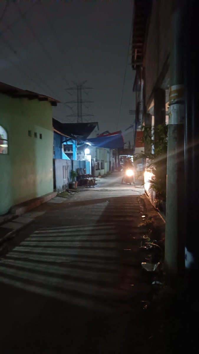 AbertaNoni's tweet photo. Udah mulai sepi bgt, tetangga pada mudik https://t.co/HgMmWorZJr