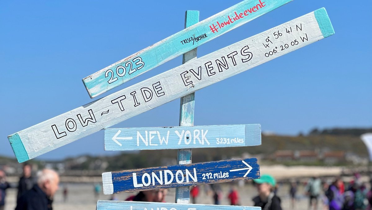 visitIOS's tweet photo. What a glorious day for the Low Tide Festival between Bryher and Tresco which is part of the #WalkScilly Festival every April. If you've missed this one, the next is set for the 1st of Sept! 👉 https://t.co/aD49x1oqBU #lowtide #festival #scilly #islesofscilly #livemusic #spring https://t.co/mAZQq3P5MB