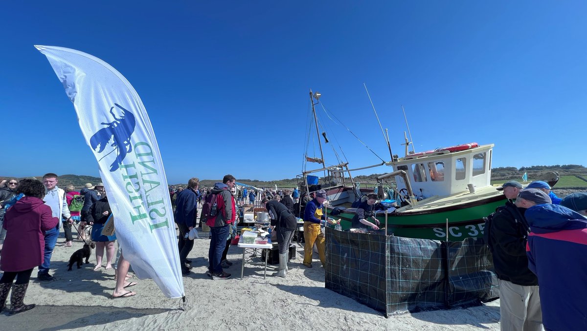 visitIOS's tweet photo. What a glorious day for the Low Tide Festival between Bryher and Tresco which is part of the #WalkScilly Festival every April. If you've missed this one, the next is set for the 1st of Sept! 👉 https://t.co/aD49x1oqBU #lowtide #festival #scilly #islesofscilly #livemusic #spring https://t.co/mAZQq3P5MB