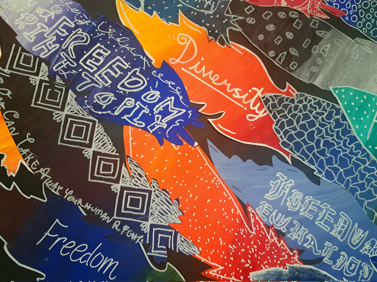 ChistineDeckert's tweet photo. Art &amp; Social Studies, collaborative art piece is finally complete! Interactive art that invites viewers to share in dialogue about Human Rights. Thank you 7/8 team 💙 @frontenacLRSD
#whatliftsus https://t.co/IOTsvbxgej