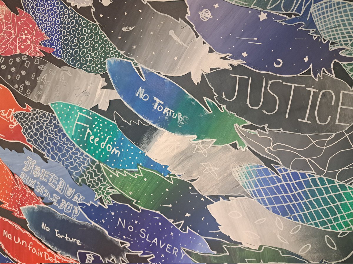 Art &amp; Social Studies, collaborative art piece is finally complete! Interactive art that invites viewers to share in dialogue about Human Rights. Thank you 7/8 team 💙 <a href="/frontenacLRSD/">Frontenac School</a>
#whatliftsus