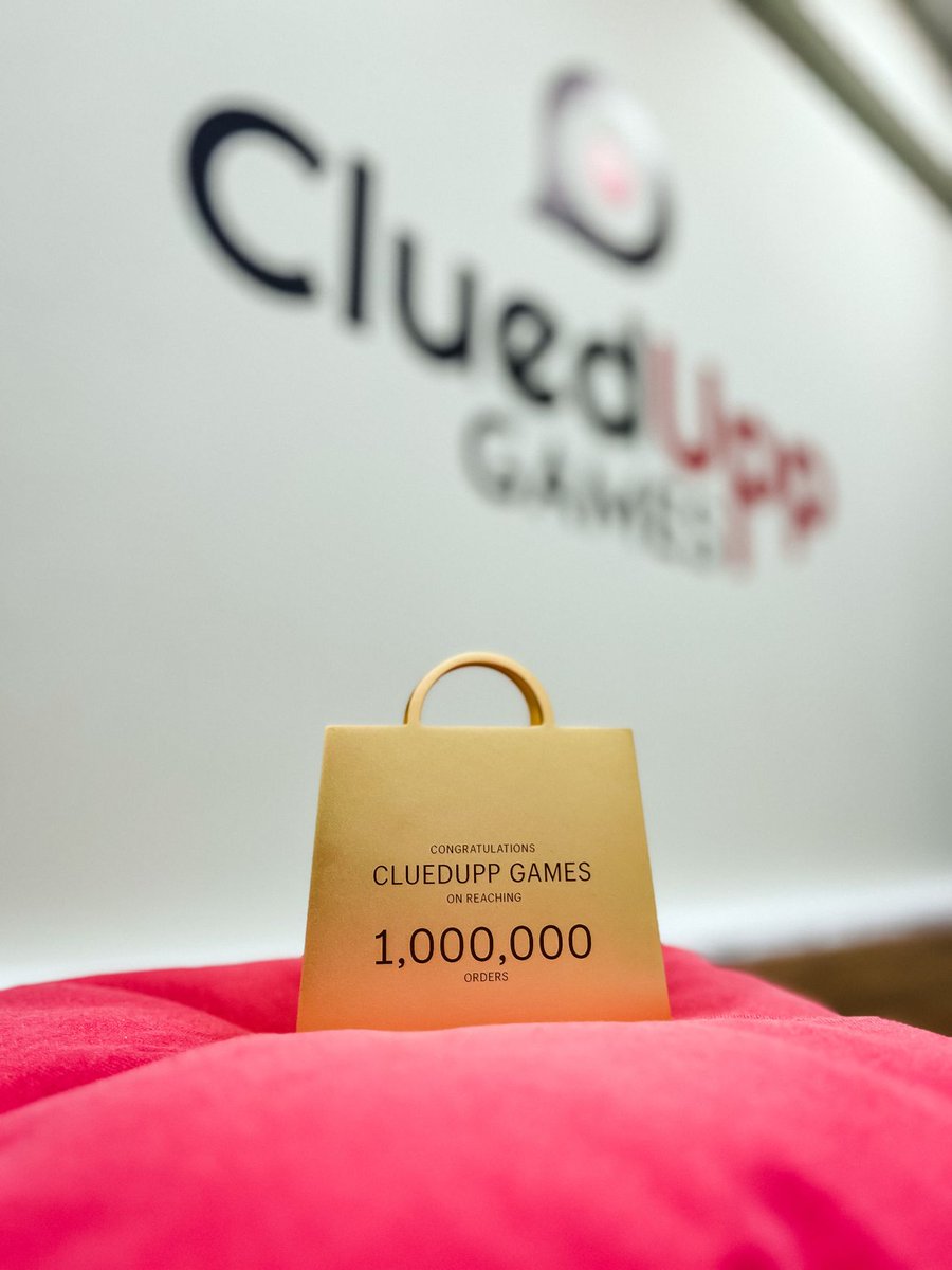 Ben_HeartInt's tweet photo. 🤯1,000,000 orders! 🎉

Here's to the next Bag...

#cluedupp https://t.co/J80IJjgh3t