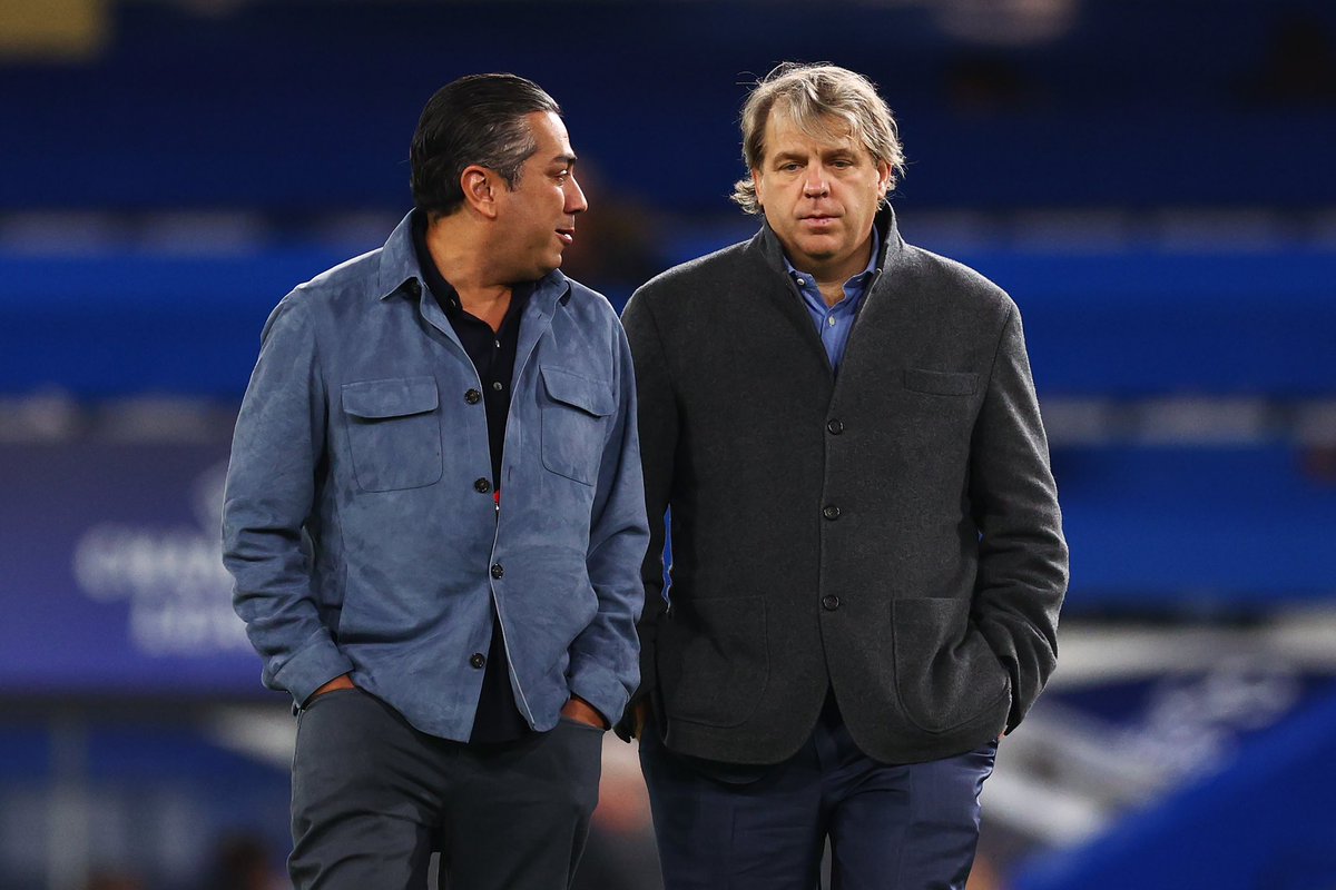 FabrizioRomano's tweet photo. Todd Boehly was in Munich to follow Bayern-City game. 🔵 #CFC

The relationship between Chelsea and Bayern is very good — Barry will join Tuchel.

Sources feel there would be no issues to agree on compensation for Nagelsmann but it’s up to Chelsea.

No final decision made yet. https://t.co/WOl4zAOfWr