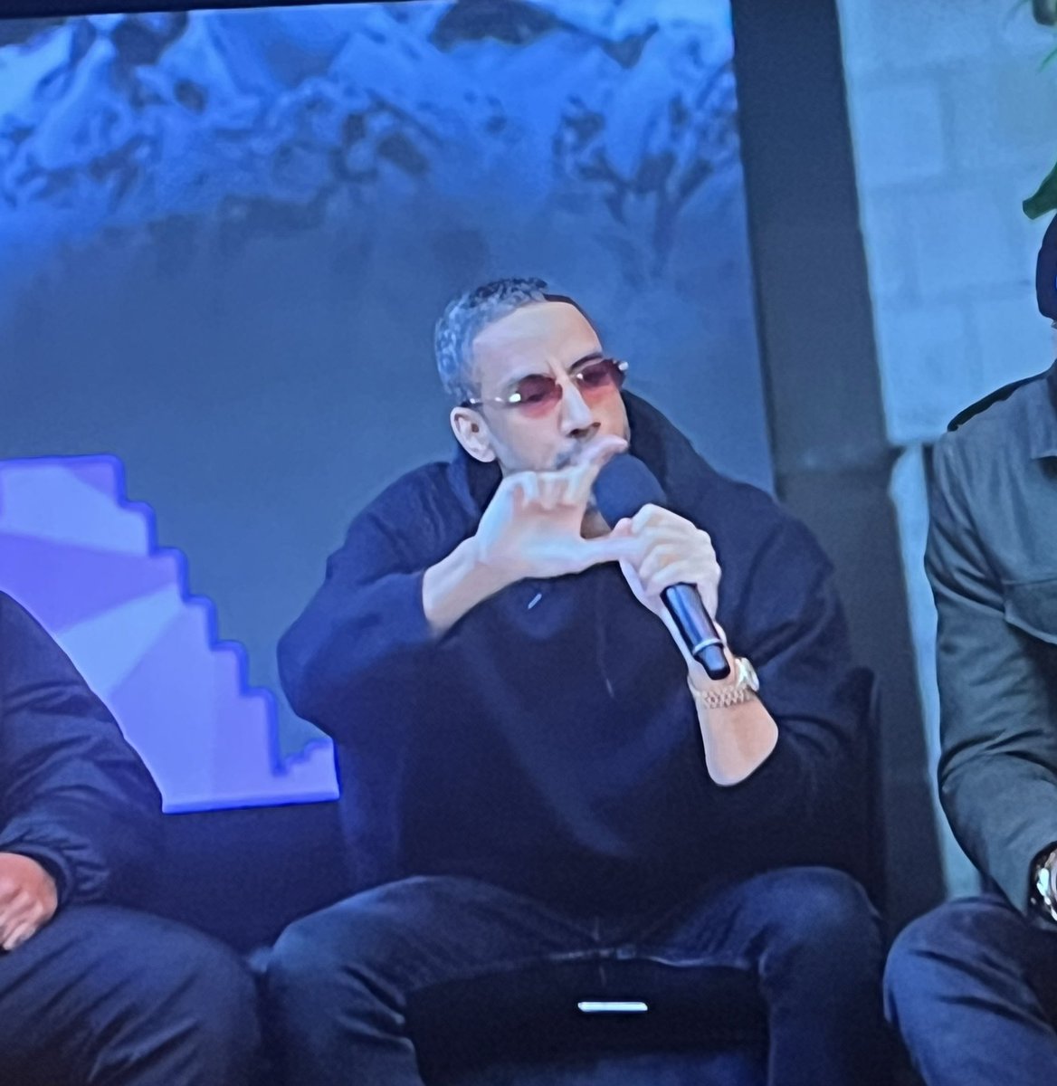 KrystLB's tweet photo. @ryanleslie as my therapist? I’m here for it!!! https://t.co/2xIzuWPAoB