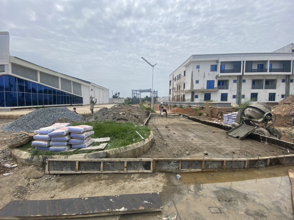 GDTCng's tweet photo. An Ongoing construction process in the OJAJA park phase one🏚️🚜🏗️

The luxurious future in Akure is nearer than ever 🙅🏾‍♂️☀️

Contact us now to make a purchase with 50% initial deposit option today via Call/WhatsApp:
☎️+234-916-203-4330

#Gdtcng #Ojajapark #realestate #akure #luxury https://t.co/nOpVOM6fRc