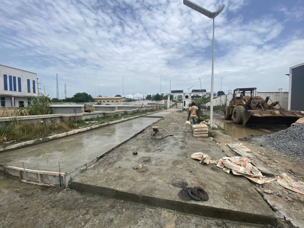 GDTCng's tweet photo. An Ongoing construction process in the OJAJA park phase one🏚️🚜🏗️

The luxurious future in Akure is nearer than ever 🙅🏾‍♂️☀️

Contact us now to make a purchase with 50% initial deposit option today via Call/WhatsApp:
☎️+234-916-203-4330

#Gdtcng #Ojajapark #realestate #akure #luxury https://t.co/nOpVOM6fRc