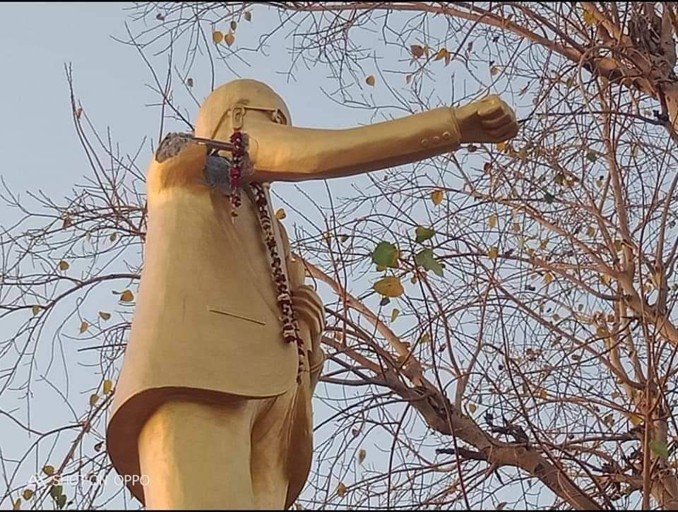 जिला मथुरा गांव ओल मैं डॉ भीमराव अंबेडकर जी की प्रतिमा को रात्रि में कुछ असामाजिक तत्वों ने तोड़ दिया मथुरा जिला प्रशासन तत्काल अपराधियों को गिरफ्तार करें और डॉ भीम राव अम्बेडकर जी की प्रतिमा पुनः लगाने कृपा करें सरकार संज्ञान ले जय संविधान
<a href="/Uppolice/">UP POLICE</a> 
<a href="/mathurapolice/">MATHURA POLICE</a>