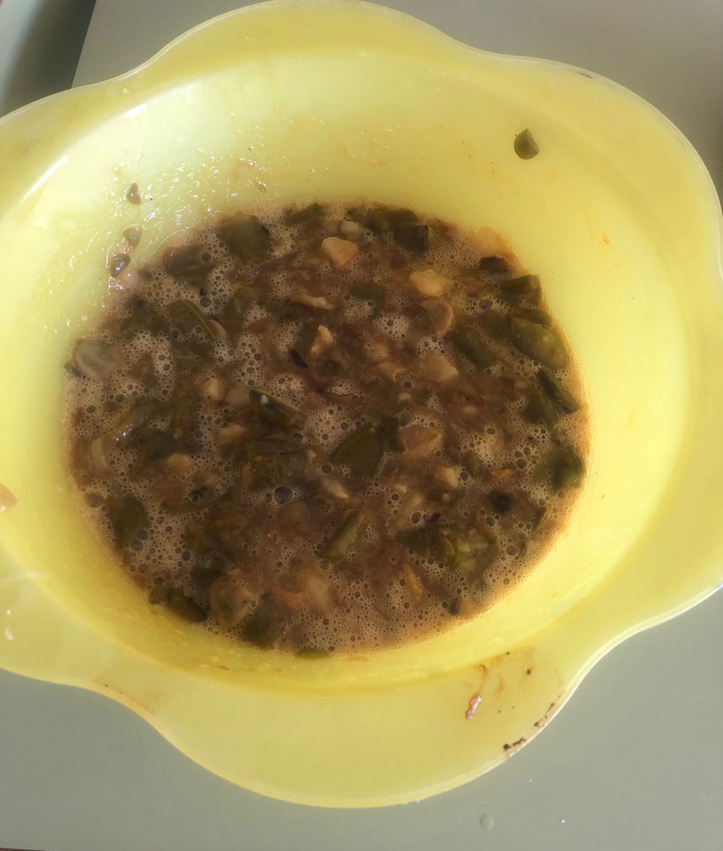 escolaelsagrer's tweet photo. Avui els nens i nenes de 3r avui han preparat una truita de faves. Després de plantar-les, cuidar-les i recollir-les ara ja ens les podem menjar. Boníssimes! https://t.co/opVyZnGgLF