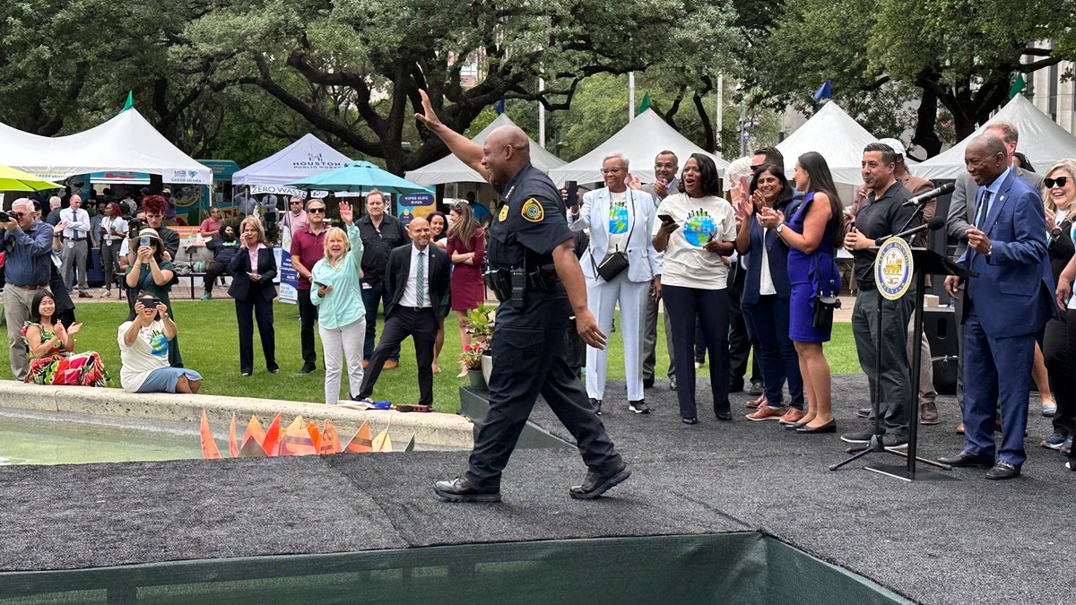 houstonpolice's tweet photo. This week, and every week, we celebrate our Earth. As a police department, we're committed to not only keeping our communities safe, but our planet as well. 

Let's make our home a cleaner &amp; greener place for generations to come.

#EarthDayHTX #EarthDay2023 https://t.co/C8XmfsB4c2