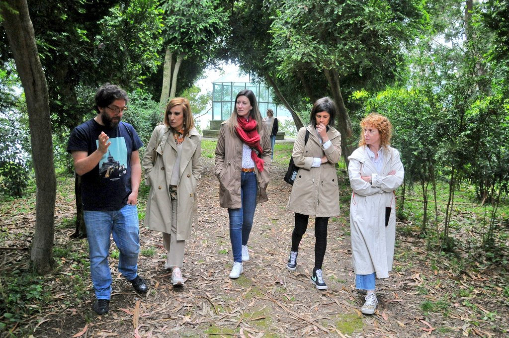depo_es's tweet photo. O laboratorio creativo #ConectaLab da @depo_es e @GaliciaCREA pecha a súa primeira edición cun encontro para analizar a necesidade da perspectiva de xénero no cinema

@paulaconsvarela, María Vázquez, Álvaro Gago e Belén Puime reflexionaron sobre a importancia de contar cun punto de vista feminino no audiovisual 

Esta iniciativa converteu estes días San Simón no epicentro da creación audiovisual con 7 cineastas galegos/as que recibiron formación de titores e titoras expertas para avanzar nos seus proxectos