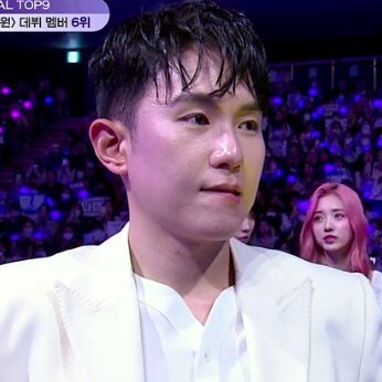 statuesquejay's tweet photo. the fact that it shows how he wants jay to debut. And now seeing him comforting jay, now there's a chance that he would do something and make an offer for his fave jay chang. https://t.co/z7XOQPdces