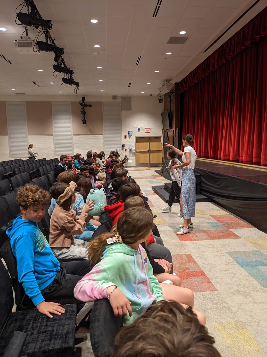Thanks to <a href="/nwhuskies/">Northwood Middle School</a> for inviting <a href="/WayneThomasscho/">Wayne Thomas School</a> 5th graders to see the AMAZING performance of "Annie" today!  Happy to see so many former Wildcats on stage 🎭 What an incredibly hard-working &amp; talented cast &amp; crew! #wt112 #112leads <a href="/MsMcDonald0/">Mollie McDonald</a> @MrHutchinsWT