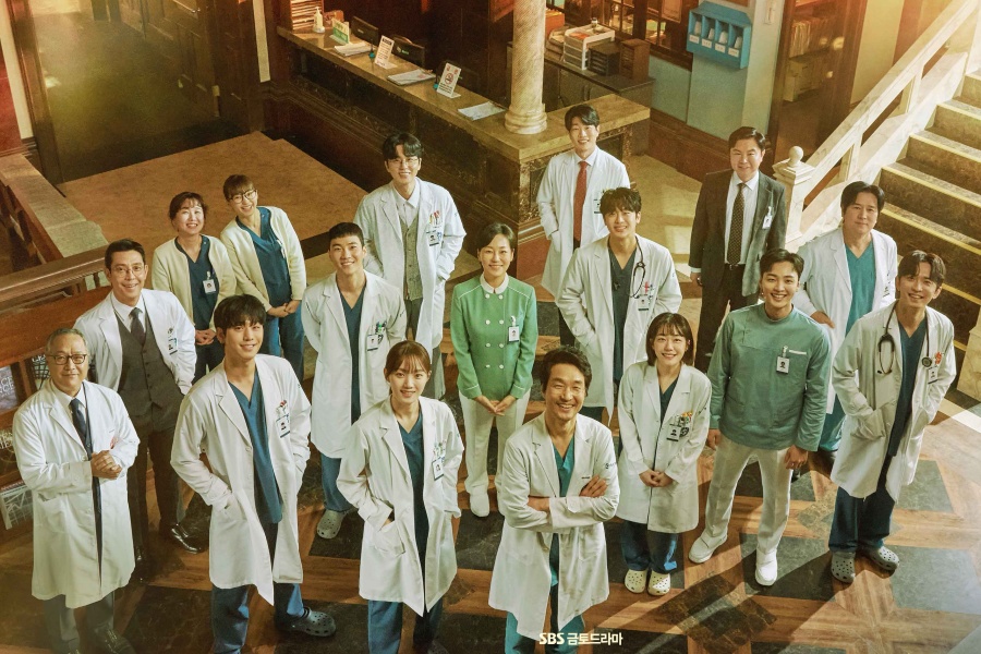 soompi's tweet photo. #HanSukKyu, #AhnHyoSeop, #LeeSungKyung, And More Doldam Hospital Staff Are One Big Happy Family In "#DrRomantic3" Poster 
https://t.co/y8LWuARFQv https://t.co/hJkI9Ifstu