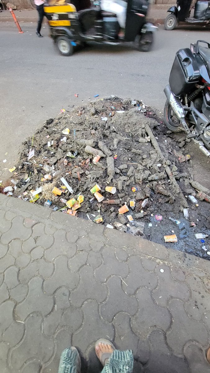 GIFTGREENINDIA's tweet photo. @mybmc outside Kandivali station (west) :
- Sewage waste piling up. 
- People throwing more trash
- Vehicles passing over, spreading it more.
- The stench is UNBEARABLE!
- Just a new breeding ground for diseases!
@mumbaimatterz @TOIMumbai @SwachhBharatGov https://t.co/DHt3CBXjup