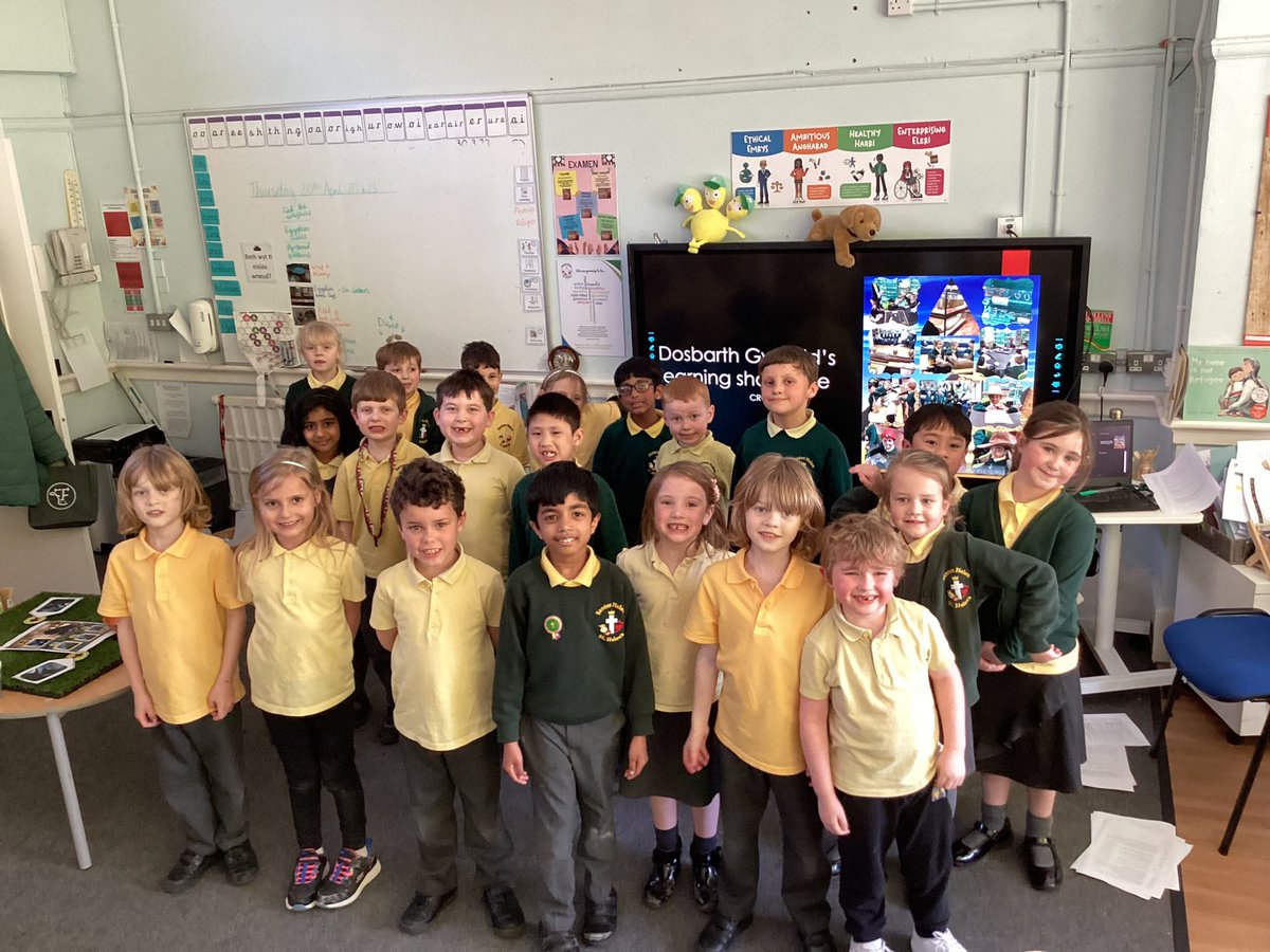 sthcpsbarry's tweet photo. We had a lovely time in #Gwyrdd this afternoon when our families came to visit for sneaky peak into our classroom. The pupils loved sharing their learning activities with their mums, dad, uncles, aunties, grandparents and other family friends. #Learningshowcase #SchsofSanctuary https://t.co/OJV7tzEb0N
