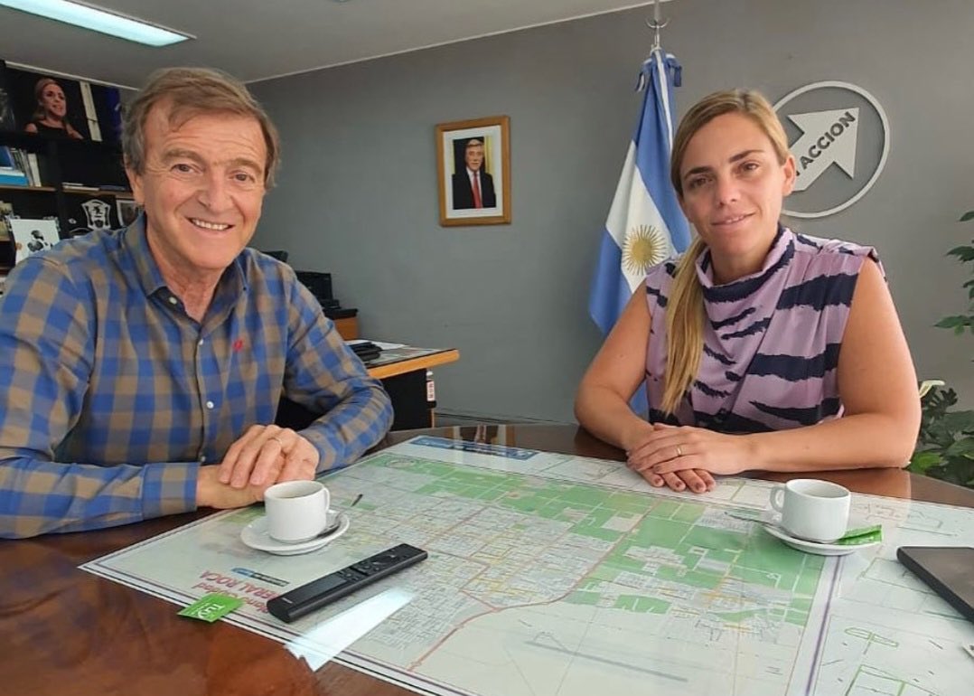 Weretilneck's tweet photo. Queremos saber si el Municipio de General Roca utiliza fondos públicos para espiar a integrantes de otro espacio político. Si es una práctica habitual y si lo hacen con nosotros también. ¿Desde el @proargentina avalan estas prácticas de la familia socia de Aníbal Tortoriello? https://t.co/GPC1eVAAVc