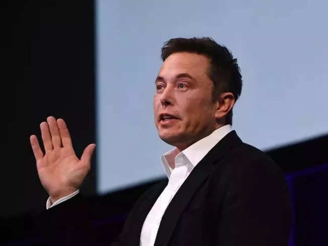 PopTingz's tweet photo. Elon Musk’s first SpaceX rocket launch has been unsuccessful after it exploded midair. https://t.co/Qhi4G6j3Ec