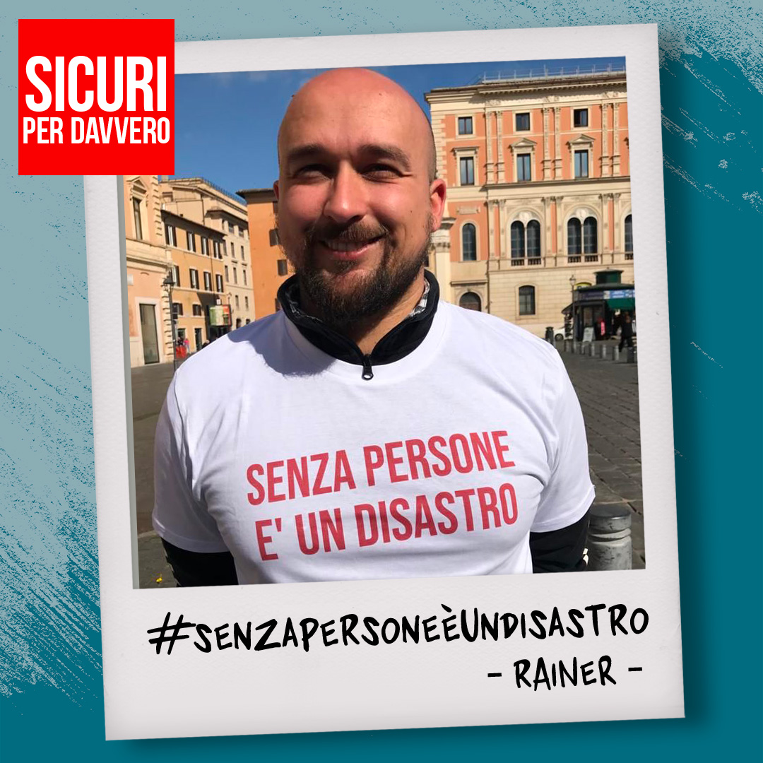 “Basta procedere a tentoni dopo ogni disastro. Il Ministro <a href="/Nello_Musumeci/">Nello Musumeci</a> faccia tesoro delle proposte della società civile” Maria di <a href="/Legambiente/">Legambiente</a> oggi insieme a noi per chiedere di essere #SicuriPerDavvero

actionaid.it/informati/noti…

#Senzapersoneèundisastro <a href="/Palazzo_Chigi/">Palazzo_Chigi</a>