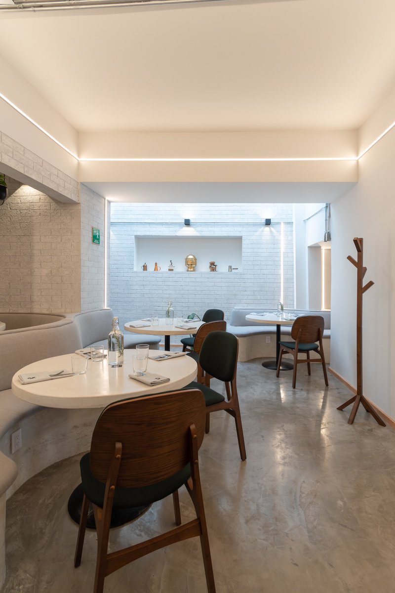 ARQMOV's tweet photo. Trigali. 

Cafeteria/Panaderia. 
CDMX 

#interiordesign #interio #coffeeshop #coffedesign #architecture #arquitectura #arqmexicanos #archilovers #interiorismo #arquitecturacomercial #bakery

Fotos @Chris_Santa_Ana https://t.co/mHg085Kw6l