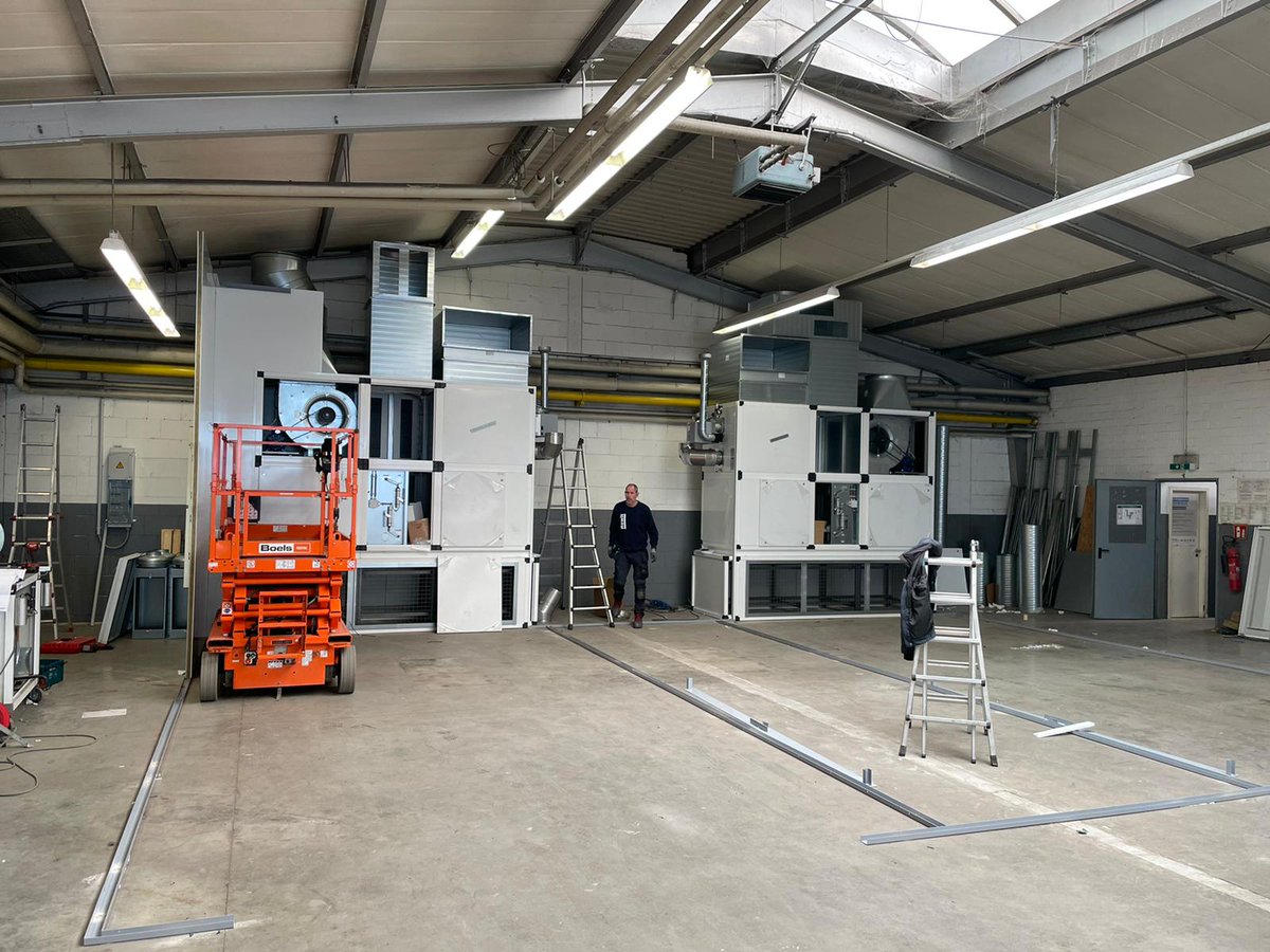 Rowitkampen's tweet photo. kW 15 begann bei der Firma #Tiemeyer Gruppe  in #recklinghausen
Hier bauen wir 2 PKW-Spritzkabine mit  und ein #Mischraum https://t.co/ERK7FJjf3M #rowit #Sptritzkabine #Spraybooth #lackieranlagen https://t.co/2tkAdfZmtA