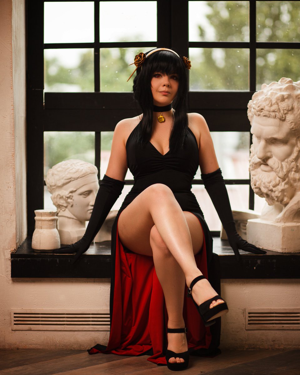 fenindom's tweet image. We are planning to work on new #digitalpatterns. We&apos;re looking into different designs and noticed this gorgeous #Yor evening dress.
What do you think? Do we need patterns for it?

#cosplay #SPY_FAMILY #yorforger