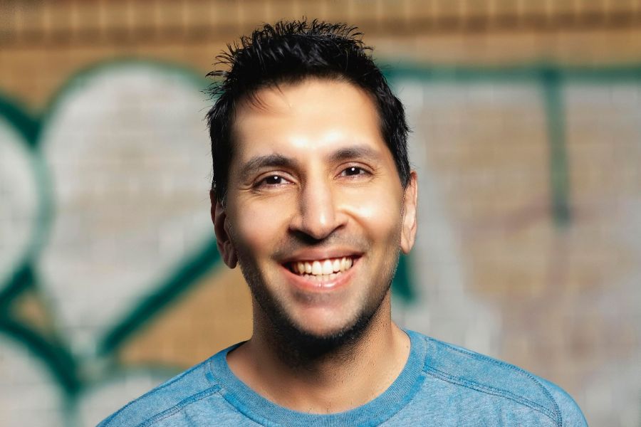 Hitomi interview with H.S. Tak bit.ly/3mQOagb <a href="/hstronic/">hstak</a> #hstak #interview #hitomi