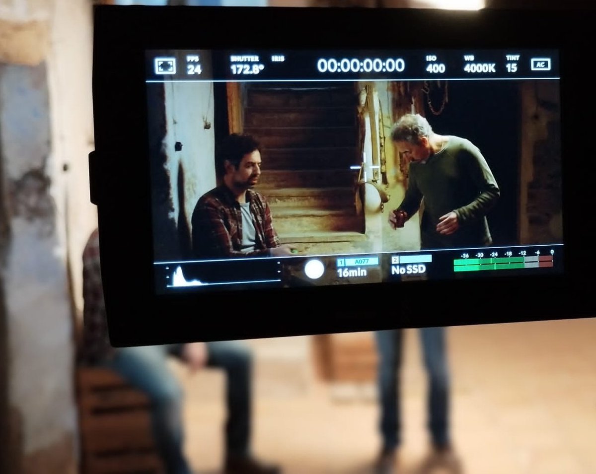 Despues de rodar en la peli, el personaje de Gabriel, saliendo del paréntesis, vuelta a Barcelona,  a la dinámica de clases, escritura, montaje.... Aprendiendo cada vez + a ser honesto, soltando el intento de perfección y habitando el dejarte estar, con lo que hay. #acting