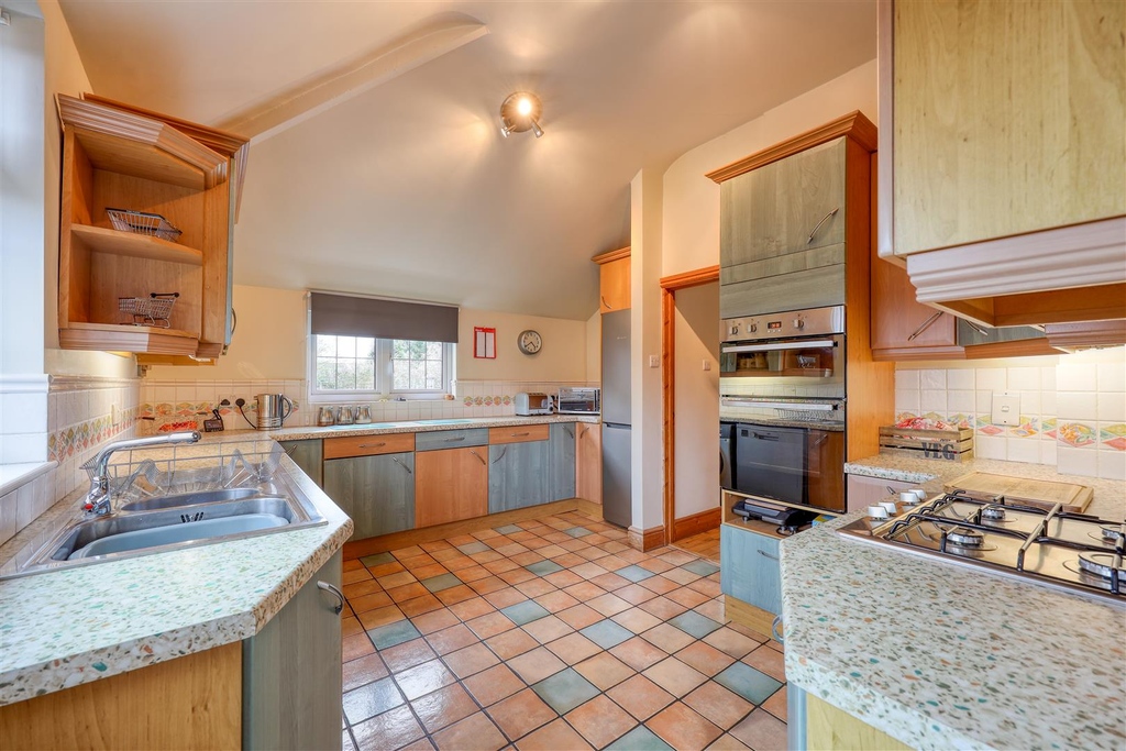 AlexandersLtd's tweet photo. NEW TO THE MARKET
Station Road, Market Bosworth
Guide Price £275,000
An immaculate and beautifully presented three-bedroom bungalow in the highly regarded Market Bosworth.

📲Call to view: 01455 291471

#loughborough #ashby#shepshed #meltonmowbray #marketbosworth #eastmidlands https://t.co/yMmtWYa2b4